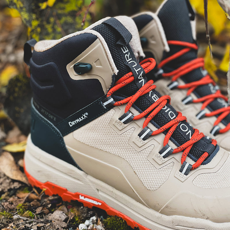 Lähikuva Halti Hiker Kuru DX Miesten ulkoilukenkä—vedenpitävät ja mukavat vaellukseen kivisillä poluilla.