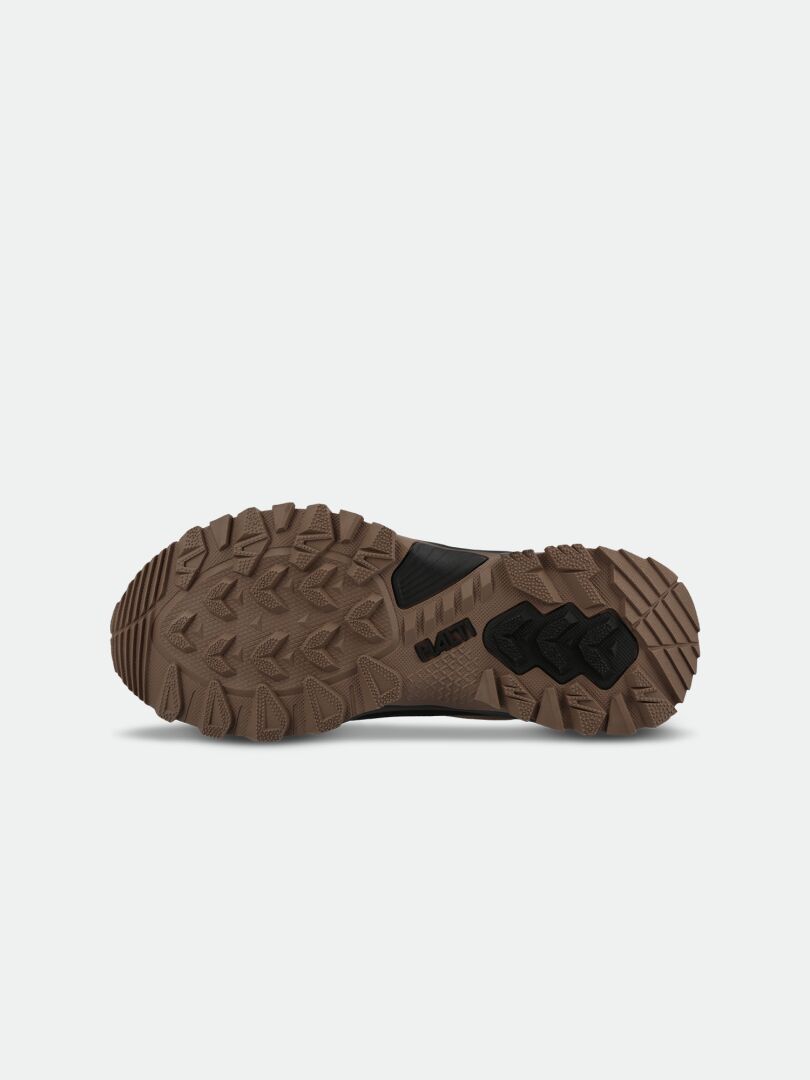Haltin Nuuksio Mid 2 DX Naisten ulkoilukenkien ruskeassa, kuvioidussa pohjassa on syvät kulutuspinnat ja mustat korostukset.