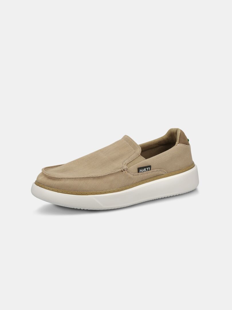 Halti Lido Canvas Kenkä Miesten on ruskehtava slip-on valkoisella pohjalla, ihanteellinen kevyt kesäkenkä miehille.
