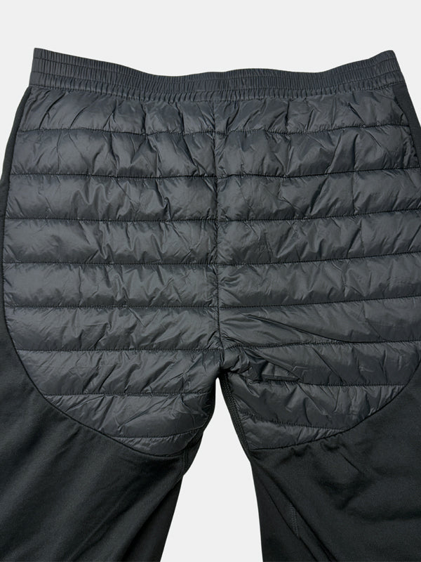 Halti Veidnes Kevyesti Topatut Housut Naisten ovat mustat naisten housut, joissa on tikattu selkäosa, kuvassa valkoinen.