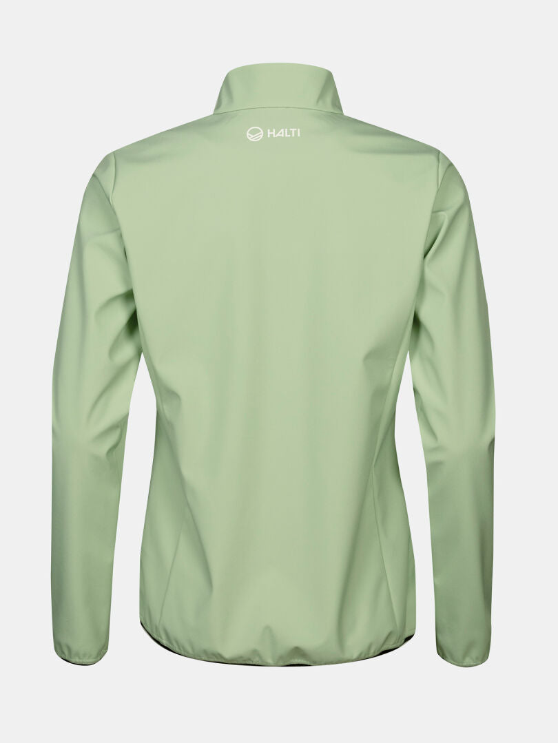 Halti Wedge Softshell-takki Naisten on vaaleanvihreä, tuulenpitävä takki, jossa on korkea kaulus ja pieni valkoinen Halti-logo.