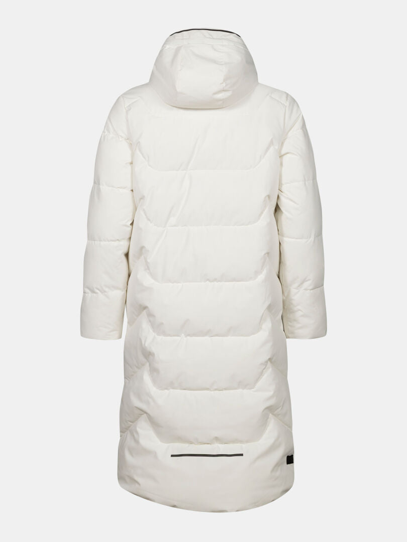 Pitkä valkoinen Halti Brahe Puffer Pitkä Talvitakki Naisten, hupullinen, kuvattu selästä vaaleaa taustaa vasten.