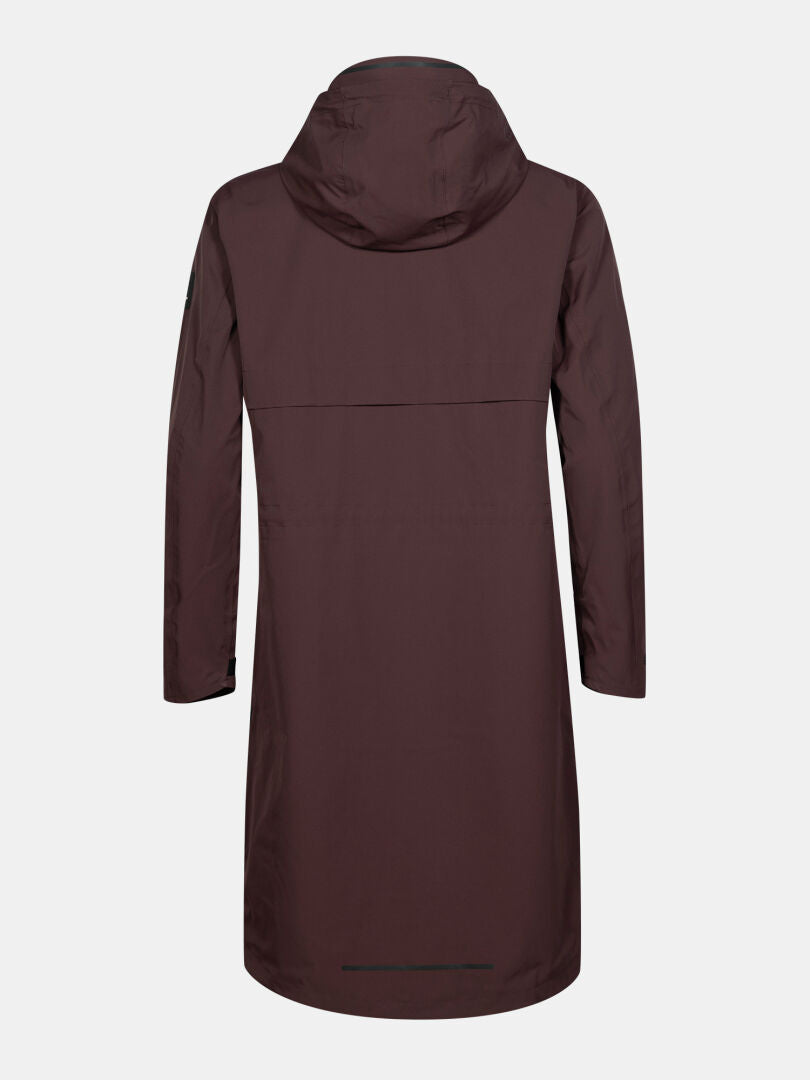 Halti Tokoi II DX Parkatakki Naisten tummanruskeassa värissä näkyy takaa valkoista taustaa vasten.