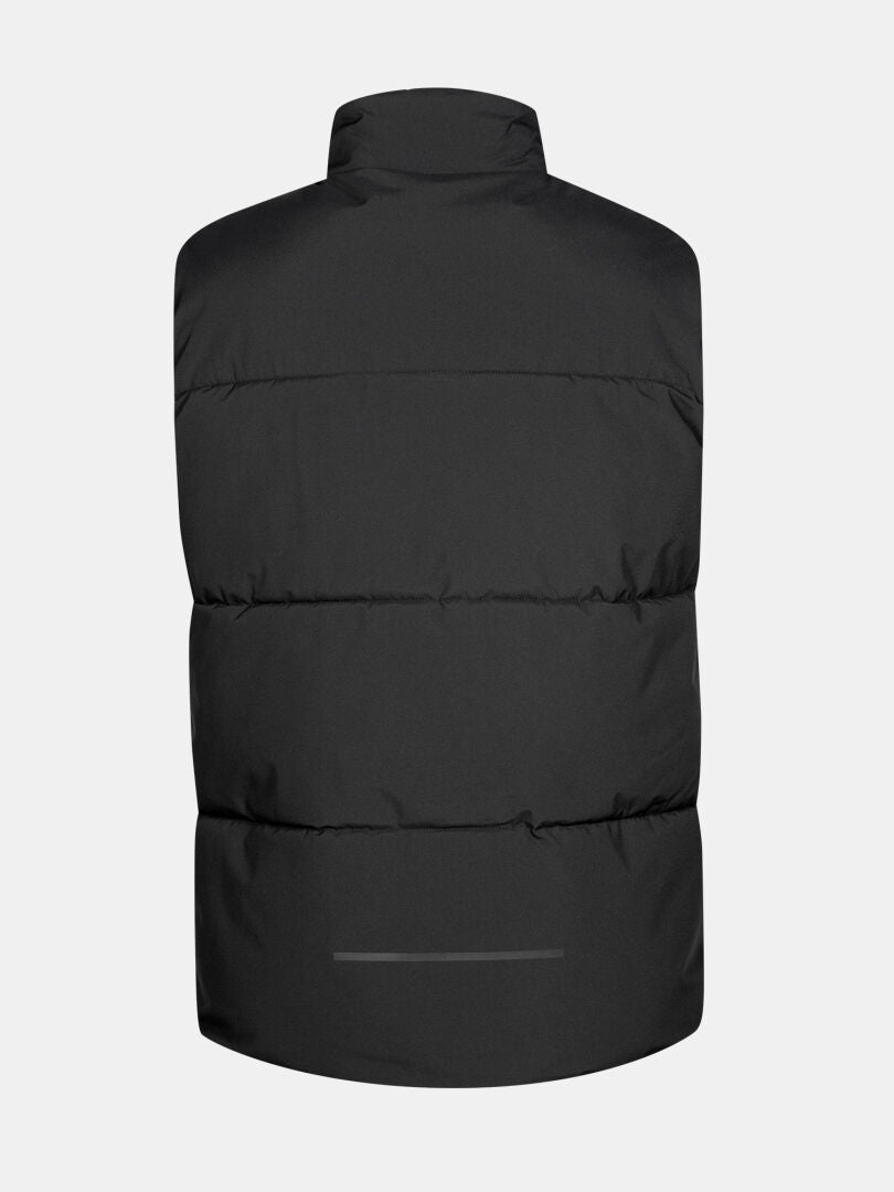 Halti Penger Classic Puffer Liivi Miesten musta, kuvassa selkäpuolelta vaaleanharmaalla pohjalla.