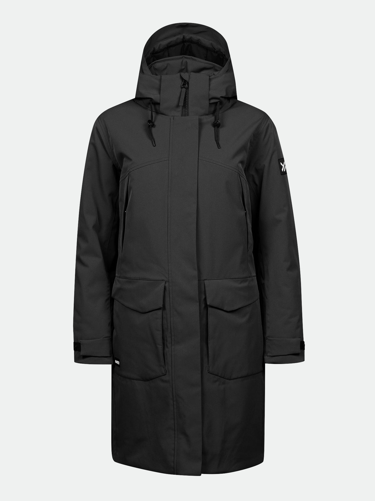 Halti Kallio DX Parka Naisten: Musta, hupullinen tekninen takki, jossa on edessä vetoketju, läpälliset taskut ja säädettävät hihansuut.