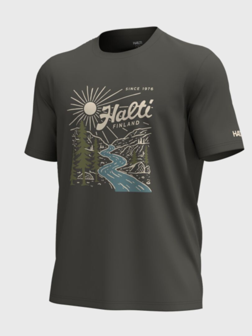 Halti Vehka Unisex-T-paita: tummanharmaa luomupuuvillainen T-paita, jossa on aurinko-, puu-, joki- ja vuoristokuvio sekä Halti Finland -grafiikka.