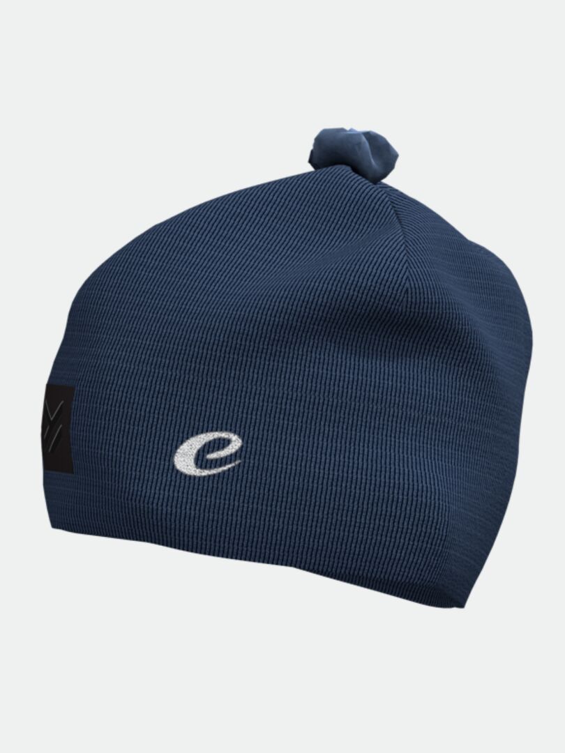 Halti Pilke Pipo - Electrofit on tummansininen pipo, jossa on pieni pompulointi ja kaksi logoa edessä.