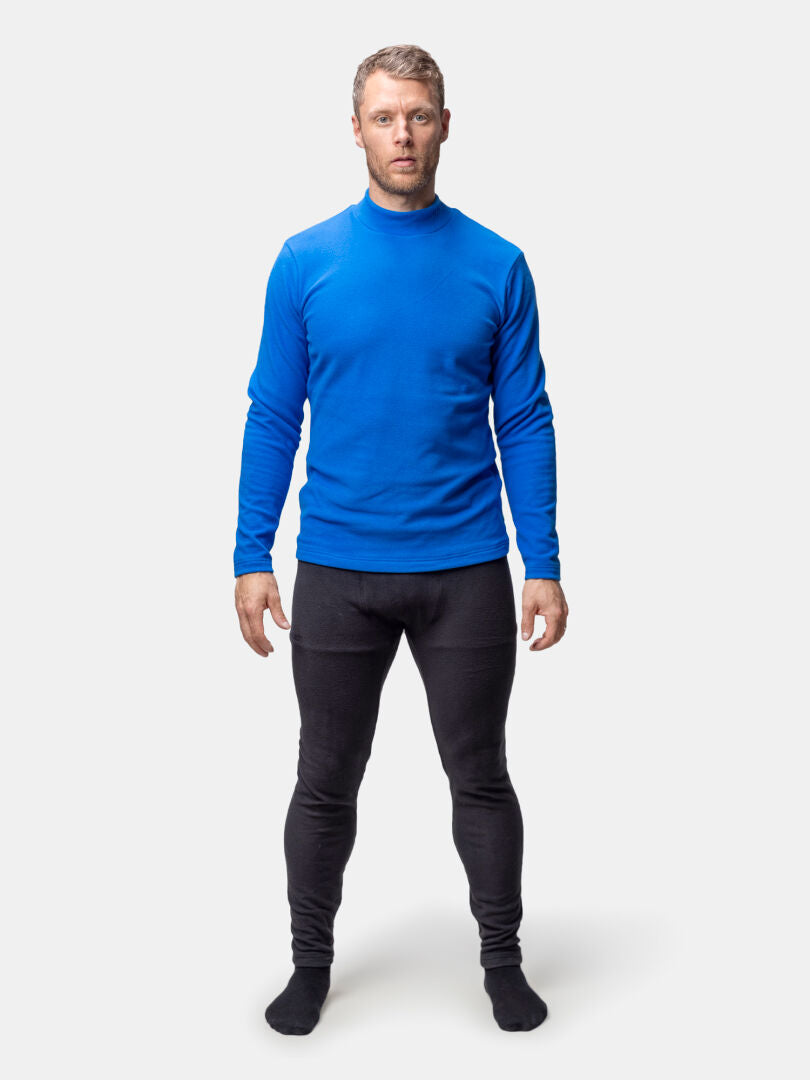 Mies katsoo eteenpäin Halti Trone Fleece Paita Miesten ja mustat lämpöhousut, valmiina aktiivinen liikunta.