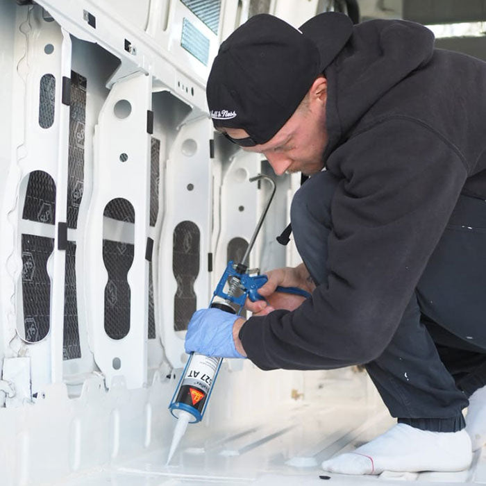 Retkipakun äänieristys ja fiksaus