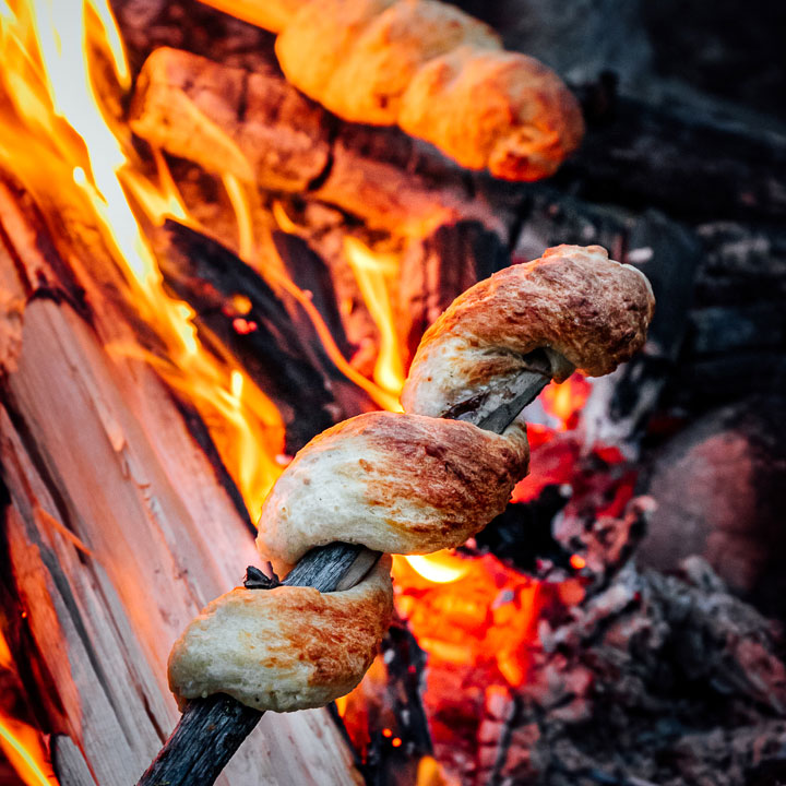 Tikkupullat nuotiolla