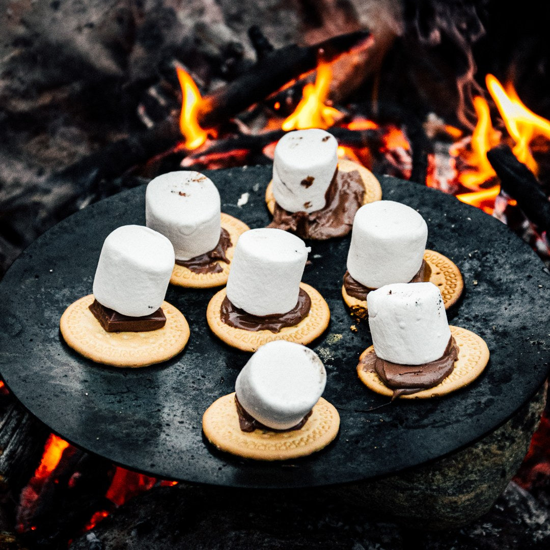 Vaahtokarkit nuotiolla