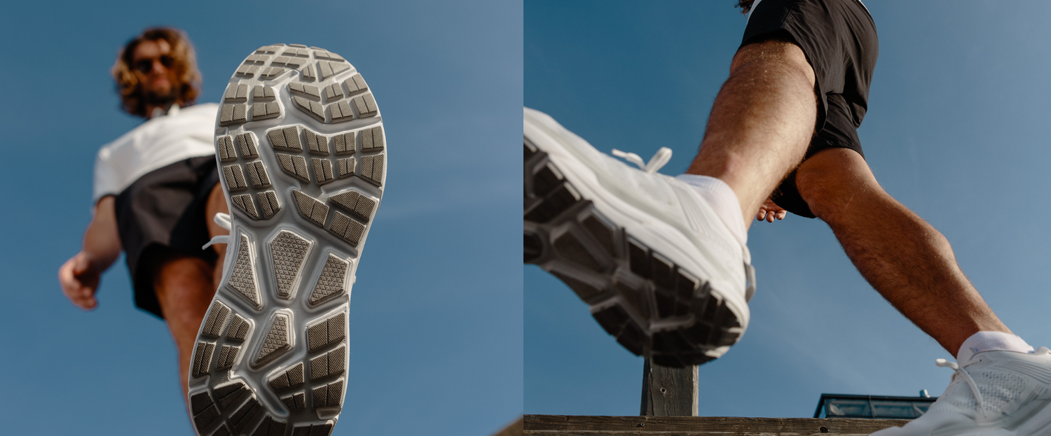 Matalakulmaisia otoksia henkilöstä, jolla on valkoiset lenkkarit ja shortsit, joissa korostuu kuvioitu pohja sinistä taivasta vasten.