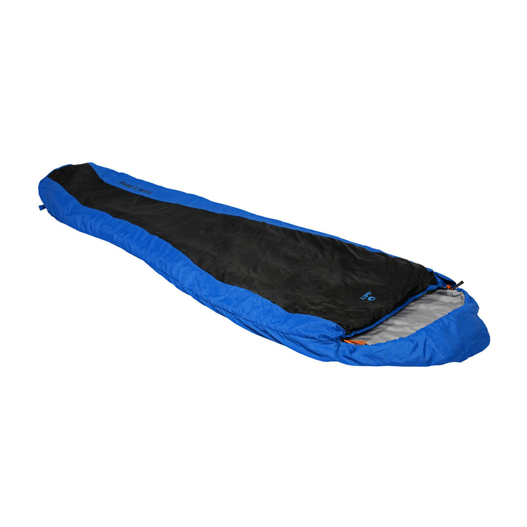 Sinimusta Halti Hike & Bike -makuupussi, jossa on vetähylkivä pinta, on asetettu vaakatasoon valkoisella taustalla.