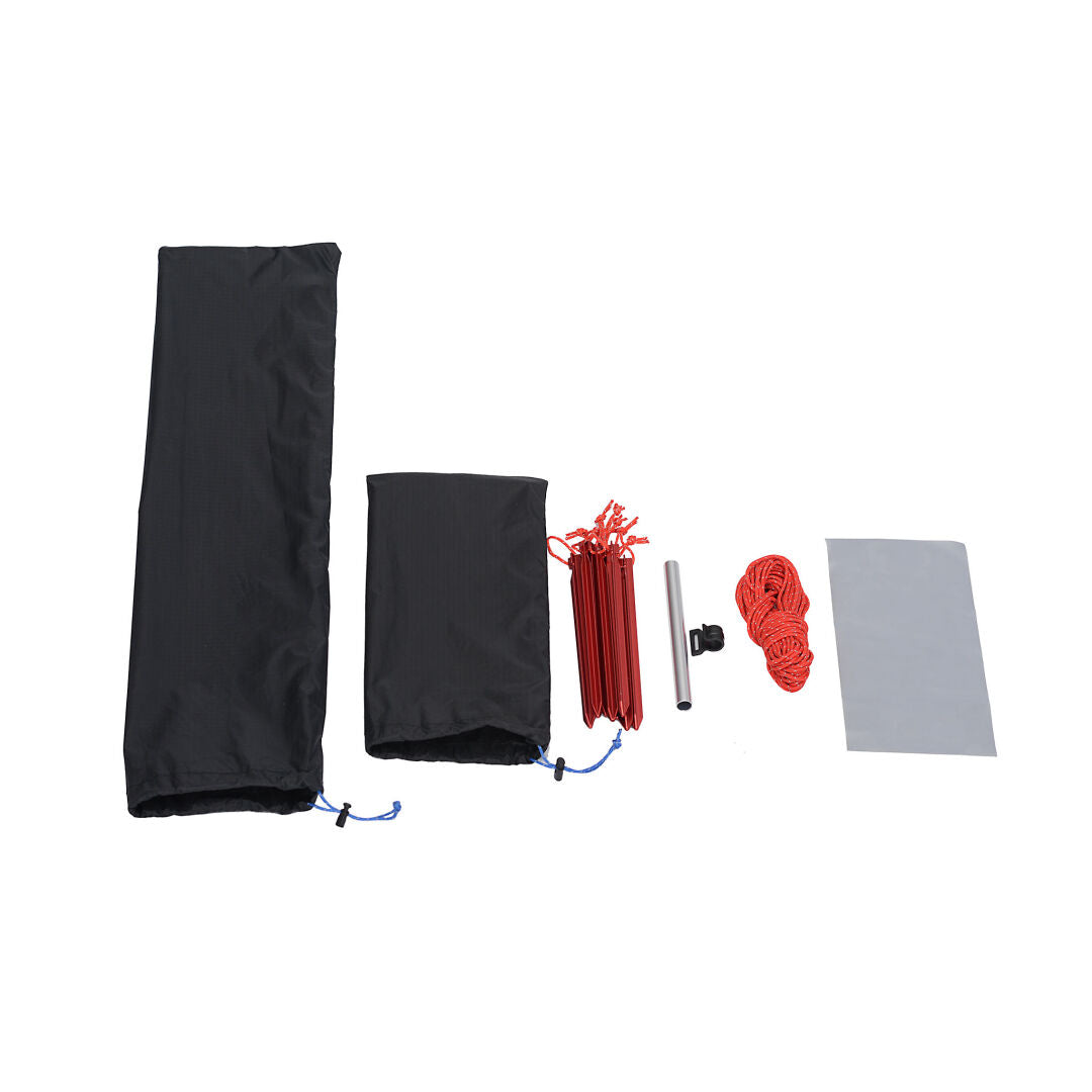 Halti XPD Ultralite 2 teltan varusteet: 2 mustaa telttapussia, punaiset kiilat, metallitanko, DrymaxX® Shield -naru ja harmaa pelti.