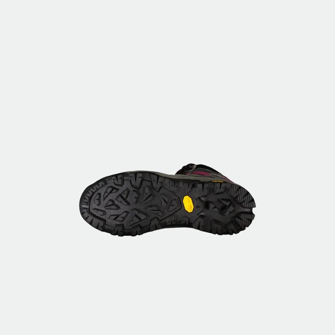 Mustan Halti Ragnar Mid Naisten DrymaxX -vaelluskenkän kulutuspinta, jossa on kestävä Vibram-pohja, on kuvattu valkoisella pohjalla.