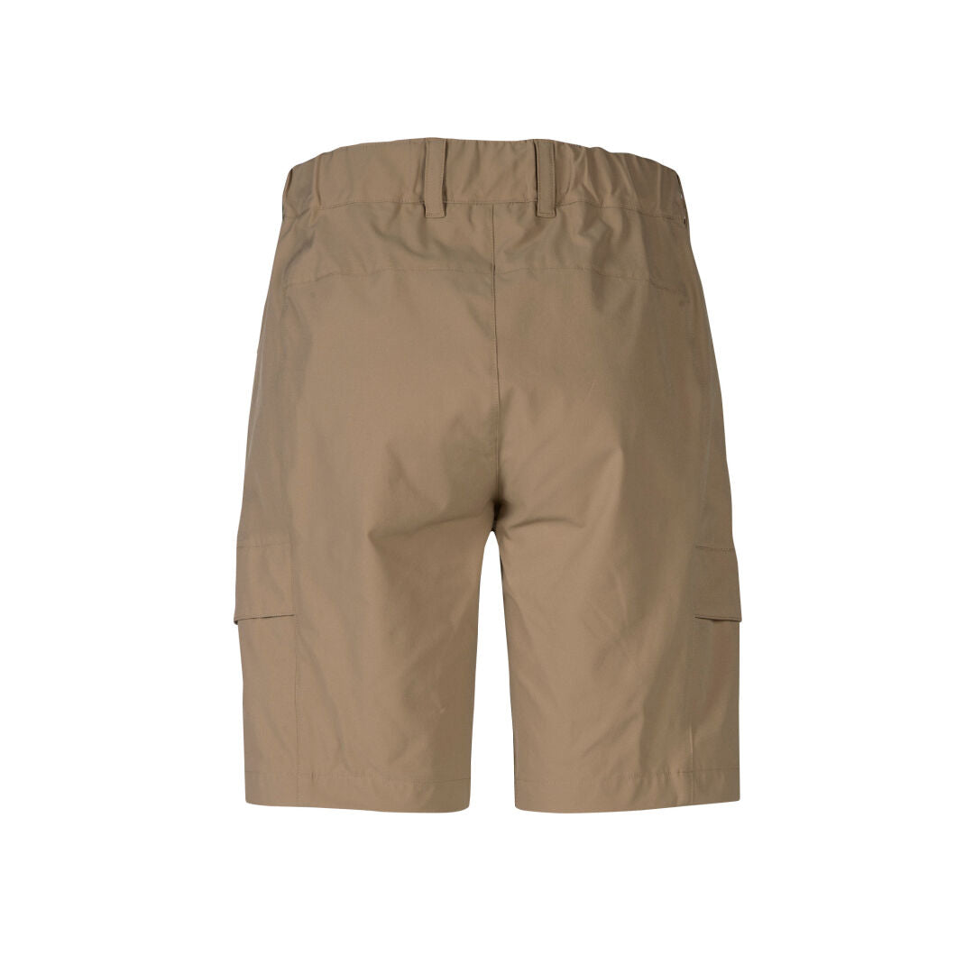 Selkänäkymä Halti Reissu Plus Naisten Stretch -shortseista, joissa on ruskea kuminauhavyötärö ja sivutaskut valkoisella taustalla.