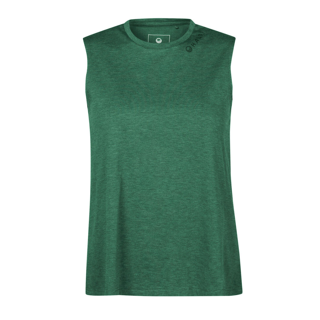 Halti Lehti Naisten Toppi: vihreä hihaton urheilullinen toppi, pehmeää joustavaa kangasta, pyöreä pääntie, valkoisella taustalla.