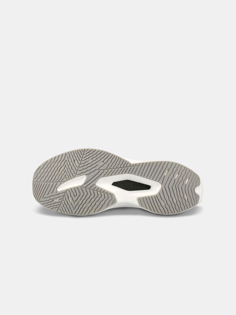 Kuvassa Halti Syke Lenkkari Naisten harmaa-valkoinen ulkopohja, jossa on aaltomainen kulutuspinta ja näkyvä jalkaholvituki.