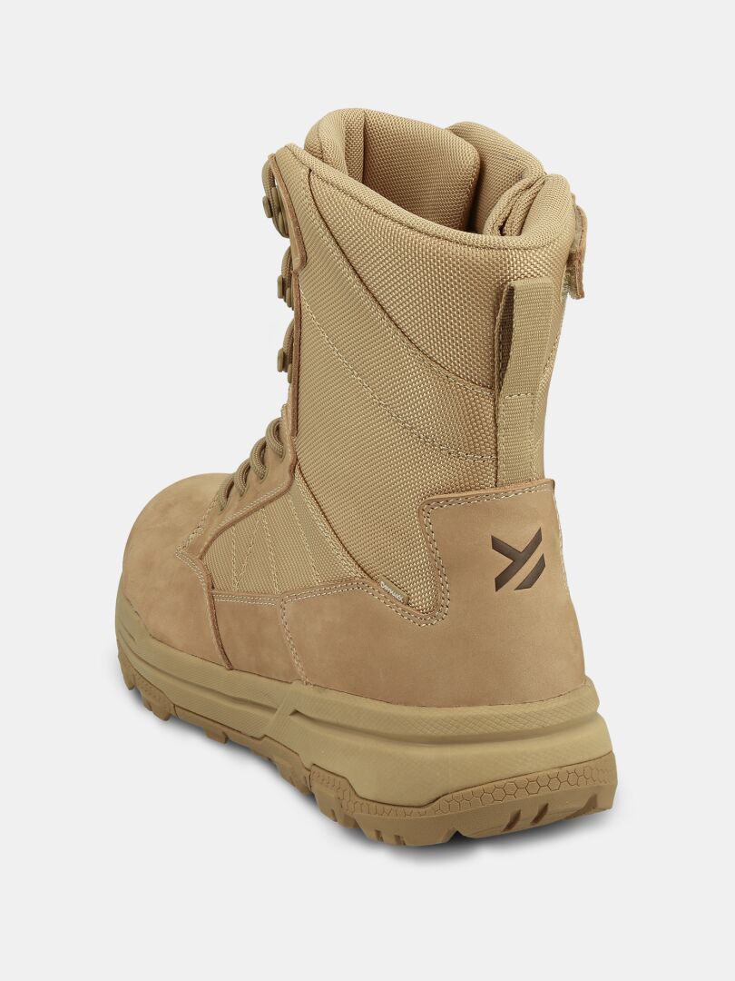 Ruskeanvärinen Halti Regis DX Vaelluskenkä Miesten saapas takaa kuvattuna, jossa on karkea pohja ja kangaspaneelit.