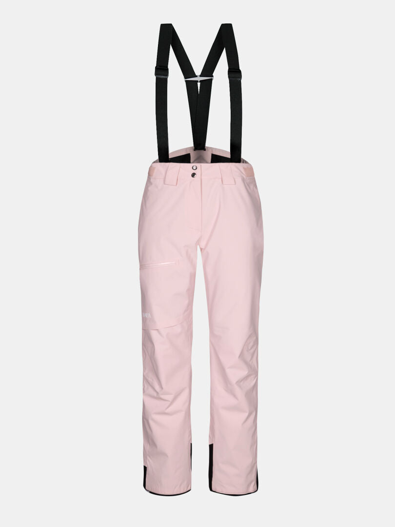 Vaaleanpunainen Halti Carvey II DX lasketteluhousut, joissa on mustat henkselit, etupuolen napitus ja vahvistetut hihansuut.