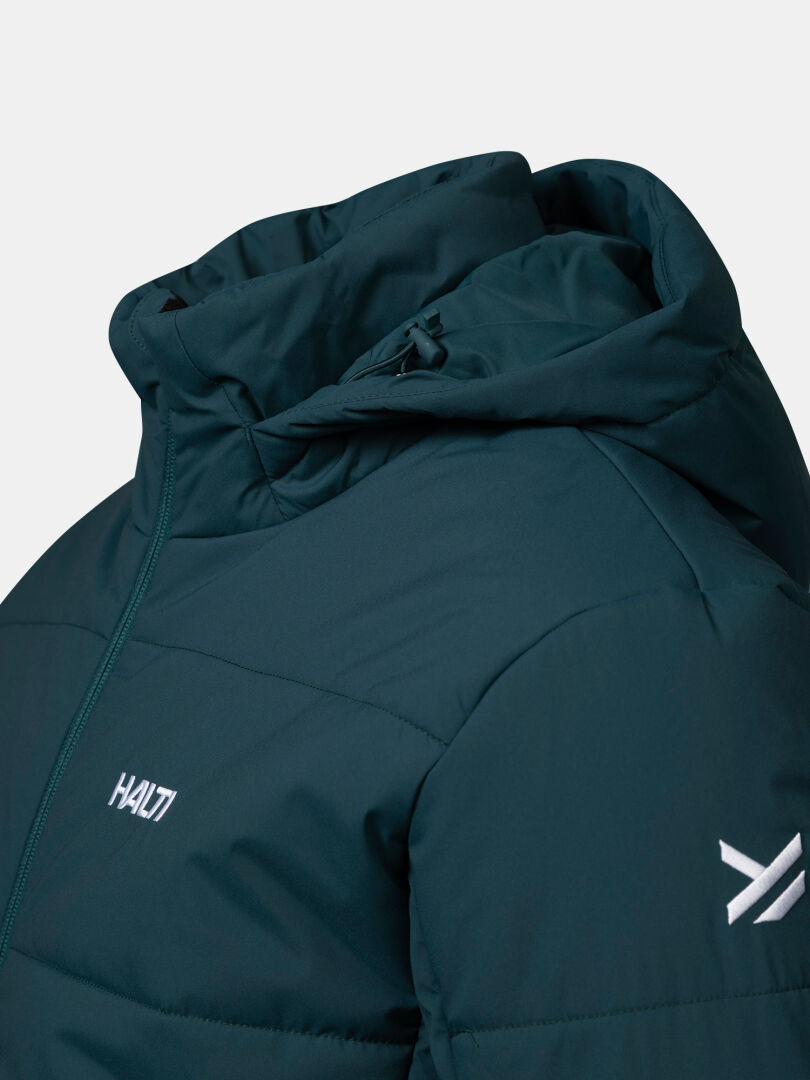 Lähikuva Halti Ascale II Puffer -laskettelutakista miehille, tummanvihreä, hupulla, edessä vetoketju ja Microtherm-eristys.