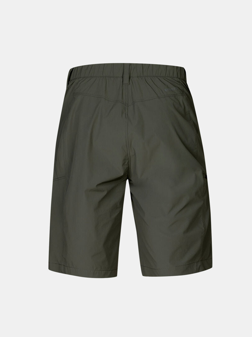 Halti Pallas Cool X-stretch Shortsit Miesten oliivinvihreä, joustava vyötärö ja UPF 90+, takakuva valkoisella pohjalla.