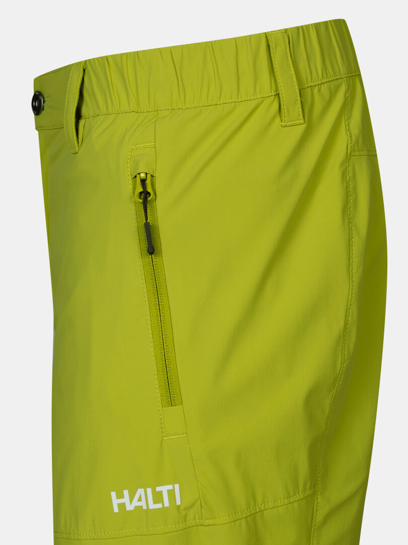 Lähikuva limenvihreästä Halti Pallas Cool X-stretch Shortsit Miestenistä, jossa on vetoketjutasku, vyölenkit, logo ja UPF 90+.