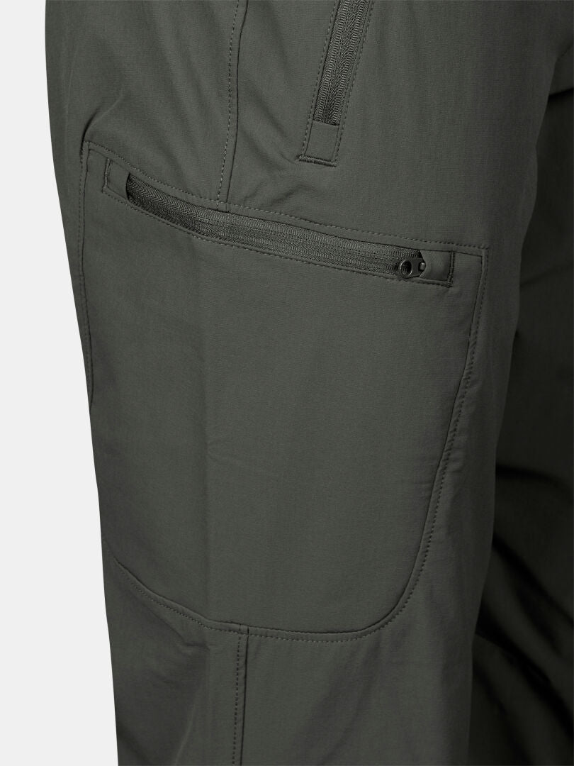 Lähikuvassa Halti Pallas X-stretch Ulkoiluhousut Naisten Plus, jossa on vetoketjullinen tasku ja X-stretch-ompeleiden yksityiskohdat.