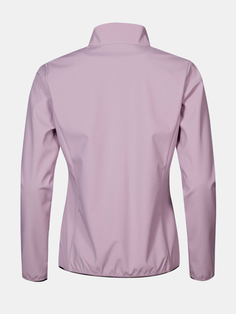 Takakuva Halti Wedge Softshell-takki Naisten vaalean violetista, korkealla kauluksella valkoisella pohjalla.