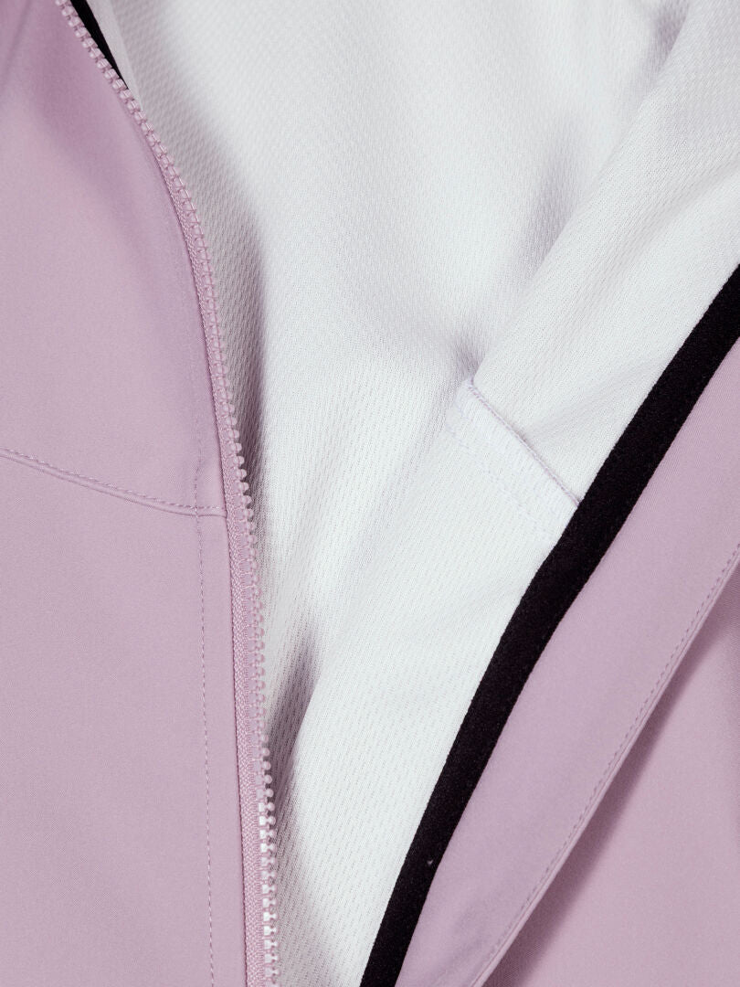 Lähikuva Haltin Wedge Softshell-takki Naisten vaaleanviolettia, jossa näkyy sen valkoinen kuvioitu sisävuori ja vetoketju.