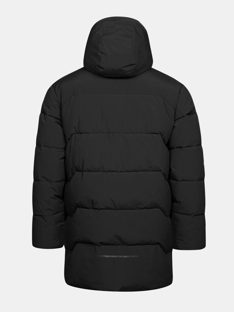 Halti Brahe Puffer Parka Miesten, musta DrymaxX, hupullinen, kuvattu takapuolelta vaaleanharmaalla taustalla.