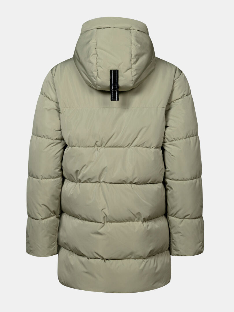 Halti Leinikko Puffer Parka Naisten -takki takaa katsottuna, vaalean oliivinvihreä, hupulla ja mustalla kangassilmukalla koristeltu.