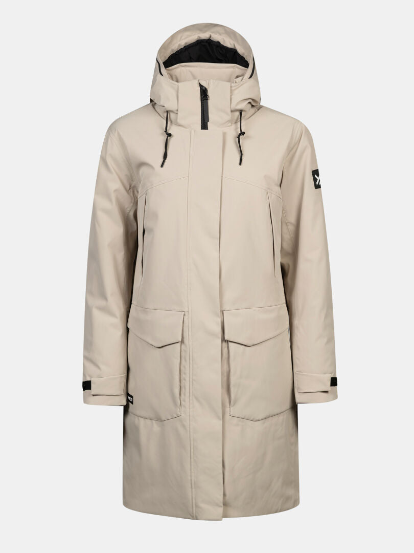 Halti Kallio DX Parka Naisten -takki, väri beige, suurilla taskuilla ja säädettävillä hihansuilla, kuvattu yksivärisellä valkoisella taustalla.