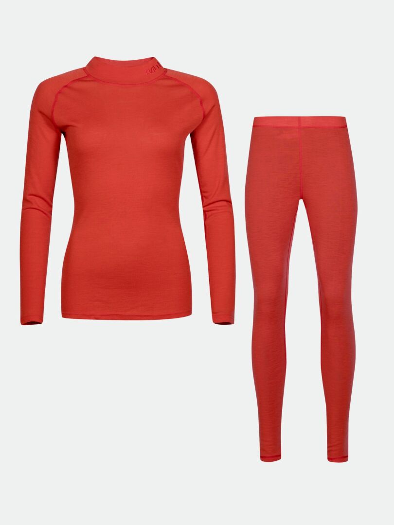 Halti Neva Merino Kerrasto Naisten: punainen pitkähihainen toppi ja legginsit, täydelliset aktiiviseen ulkoiluun.