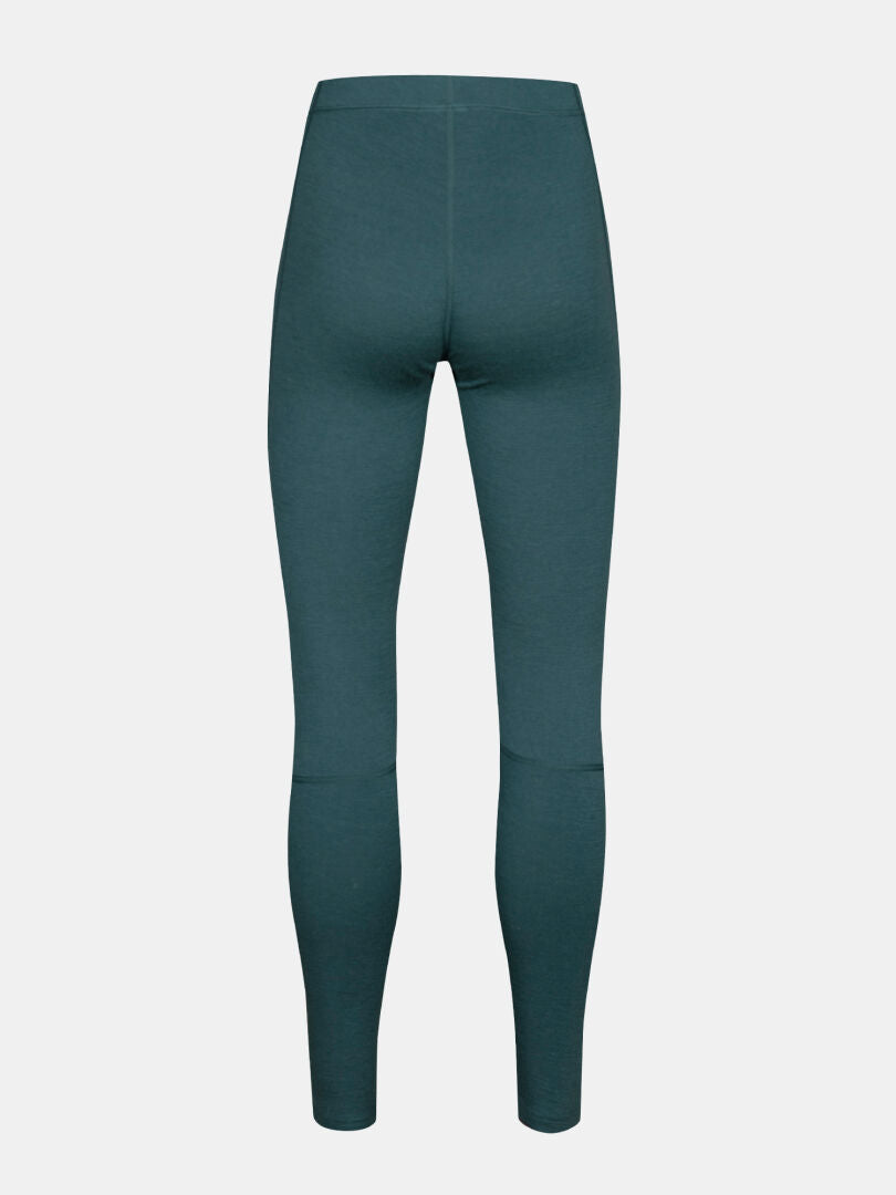 Yksivärisellä taustalla näkyvä takanäkymä sinivihreistä Halti Hossa II Merino Kerrasto Naisten -leggingsistä, joissa on joustava vyötärönauha.